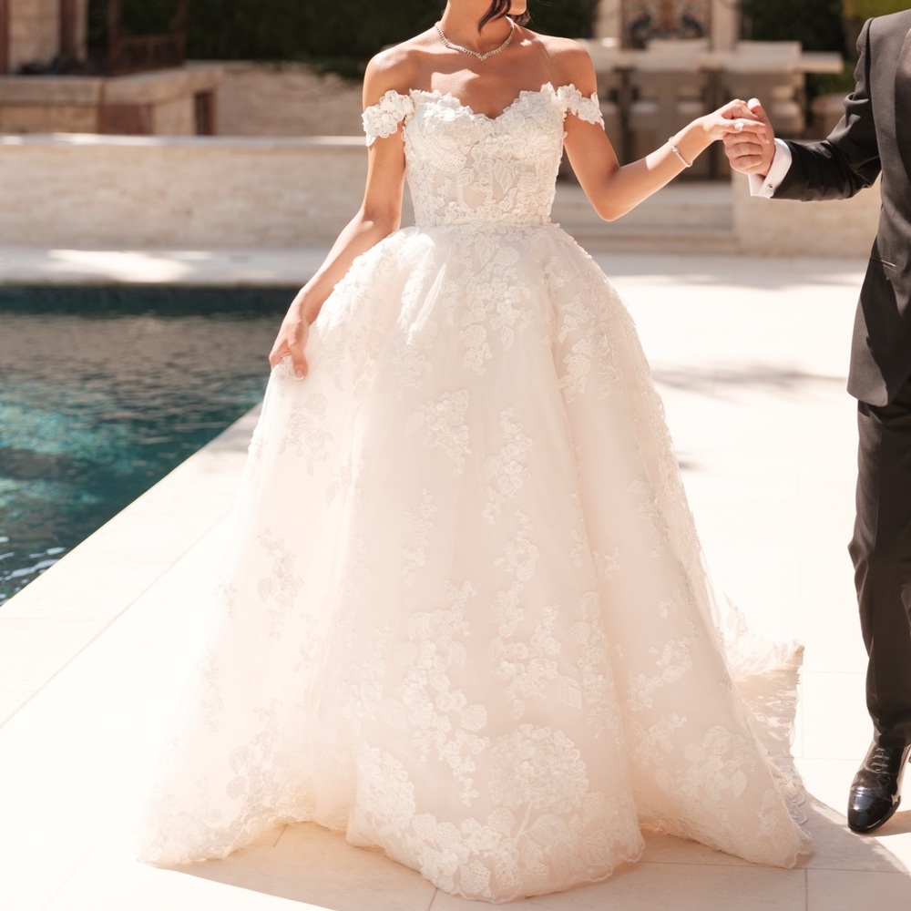 Monique Lhuillier Custom Gianna Wedding Dress-Worn Once, Professionally Cleaned - Picture 2 of 16